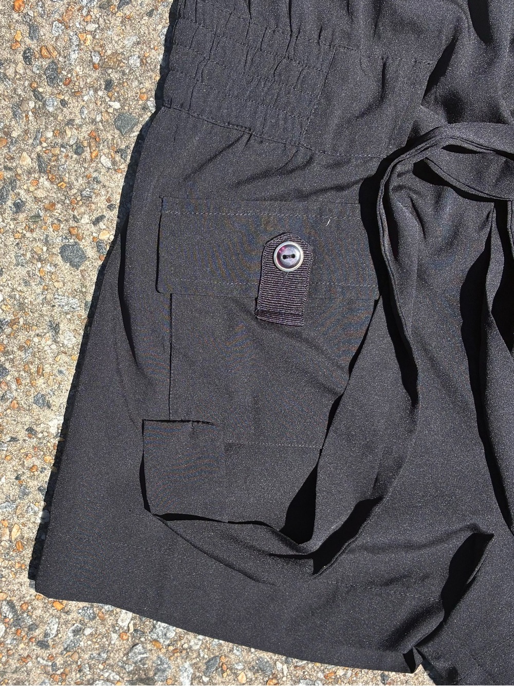 Black Elastic-Waist Shorts Romper with Pocket Flaps - Picture 3 of 4
